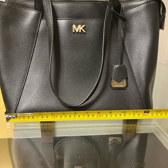 Michael Kors Tote Bag - Picture 10 of 12